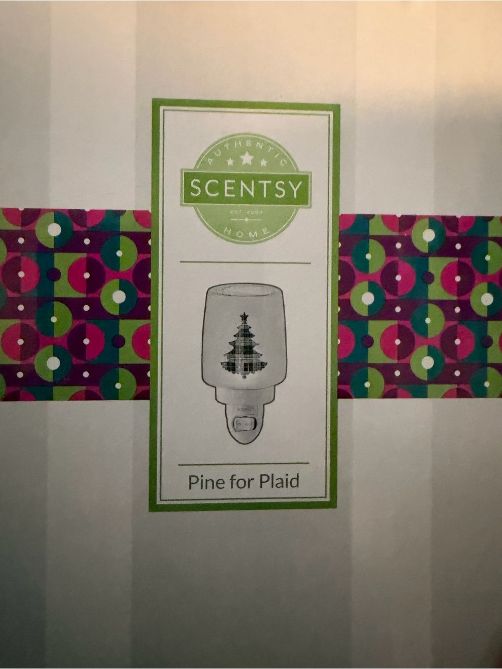 Scentsy Pine for Plaid Plug-In Warmer - Green